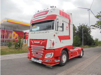 Tractor truck DAF XF 530