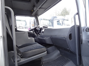 Crane truck, Dropside/ Flatbed truck Mercedes-Benz Atego 818 Kran Palfinger 6501: picture 4