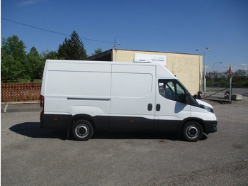 Refrigerated delivery van Iveco Daily 35S16 2.3L: picture 4