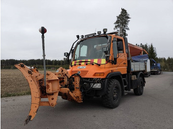 Snow removal vehicle UNIMOG