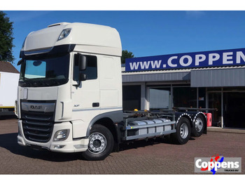 Container transporter/ Swap body truck DAF XF 106 450
