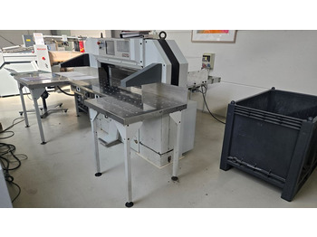 Paper cutting machine