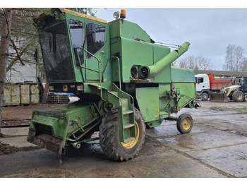 Combine harvester JOHN DEERE
