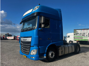 Tractor truck DAF XF 460