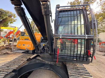 Crawler excavator Hyundai 220lc: picture 4