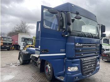 Tractor truck DAF XF 105 460
