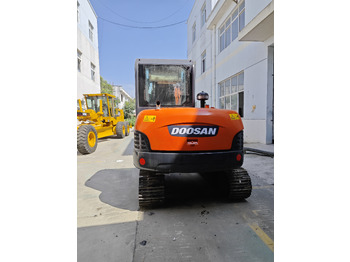 Mini excavator Doosan DH60: picture 4