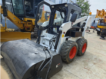 Skid steer loader bobcat S300: picture 2