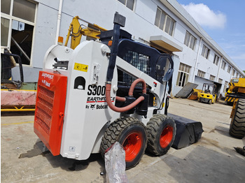 Skid steer loader bobcat S300: picture 4