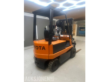 Material handling equipment TOYOTA