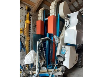 Grape harvesting machine
