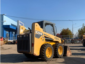 Skid steer loader Gehl 4240: picture 3