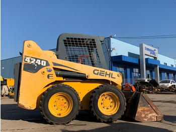 Skid steer loader Gehl 4240: picture 2