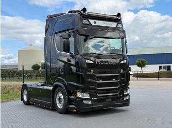 Tractor truck SCANIA S 520
