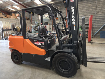 LPG forklift DOOSAN