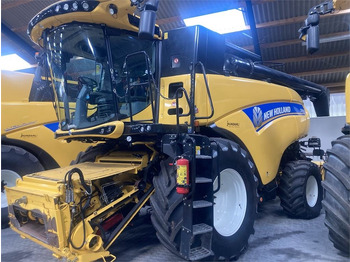 Combine harvester NEW HOLLAND CR series