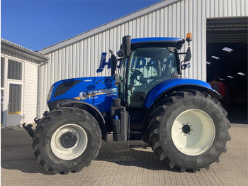 Farm tractor NEW HOLLAND T7.225