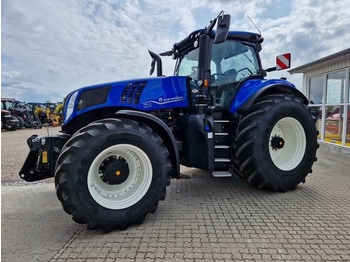 Farm tractor NEW HOLLAND T8