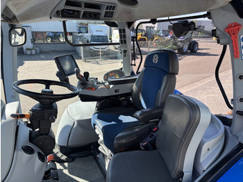 Farm tractor New Holland T7.245 Auto Command MY18: picture 5