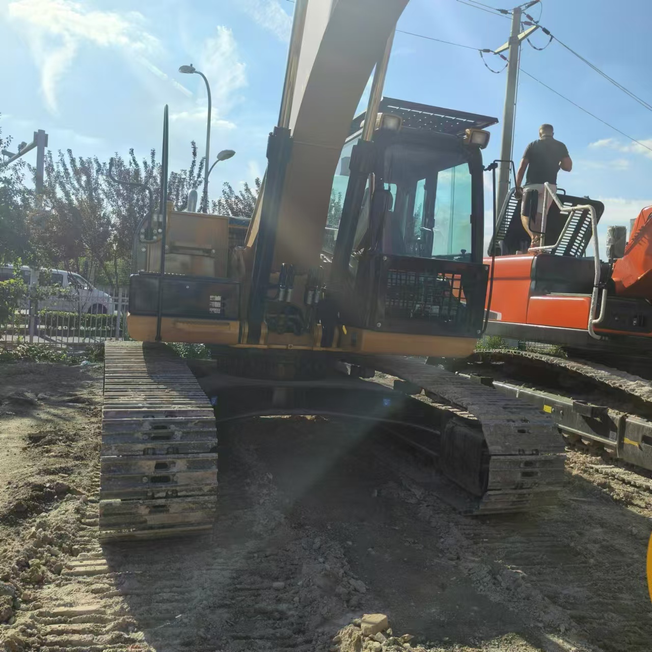 Crawler excavator CATERPILLAR 323D: picture 4