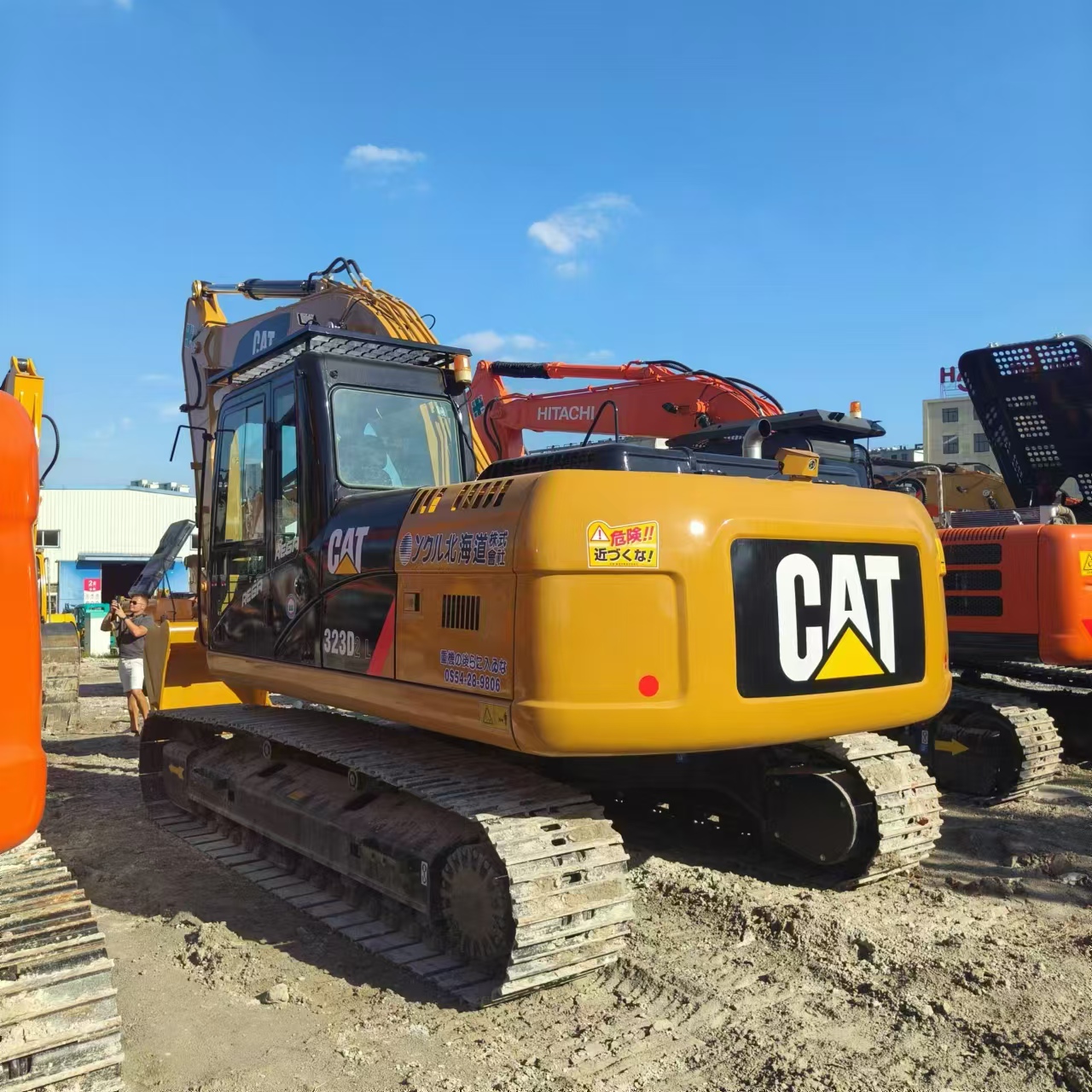 Crawler excavator CATERPILLAR 323D: picture 5