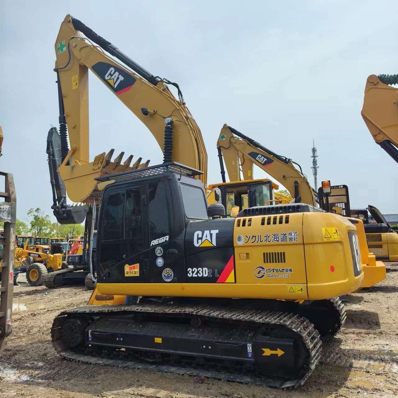 Crawler excavator CATERPILLAR 323D2L