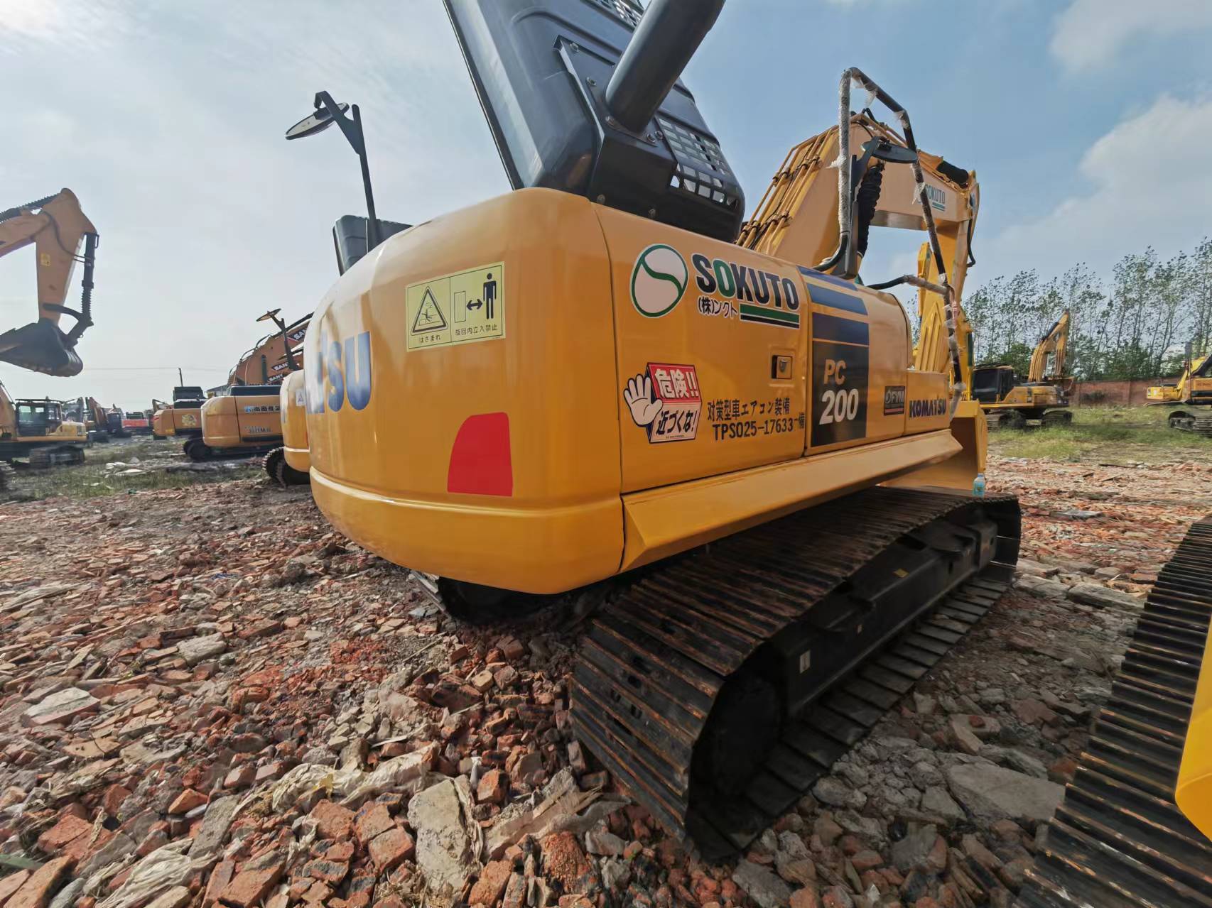 Crawler excavator KOMATSU PC200: picture 4