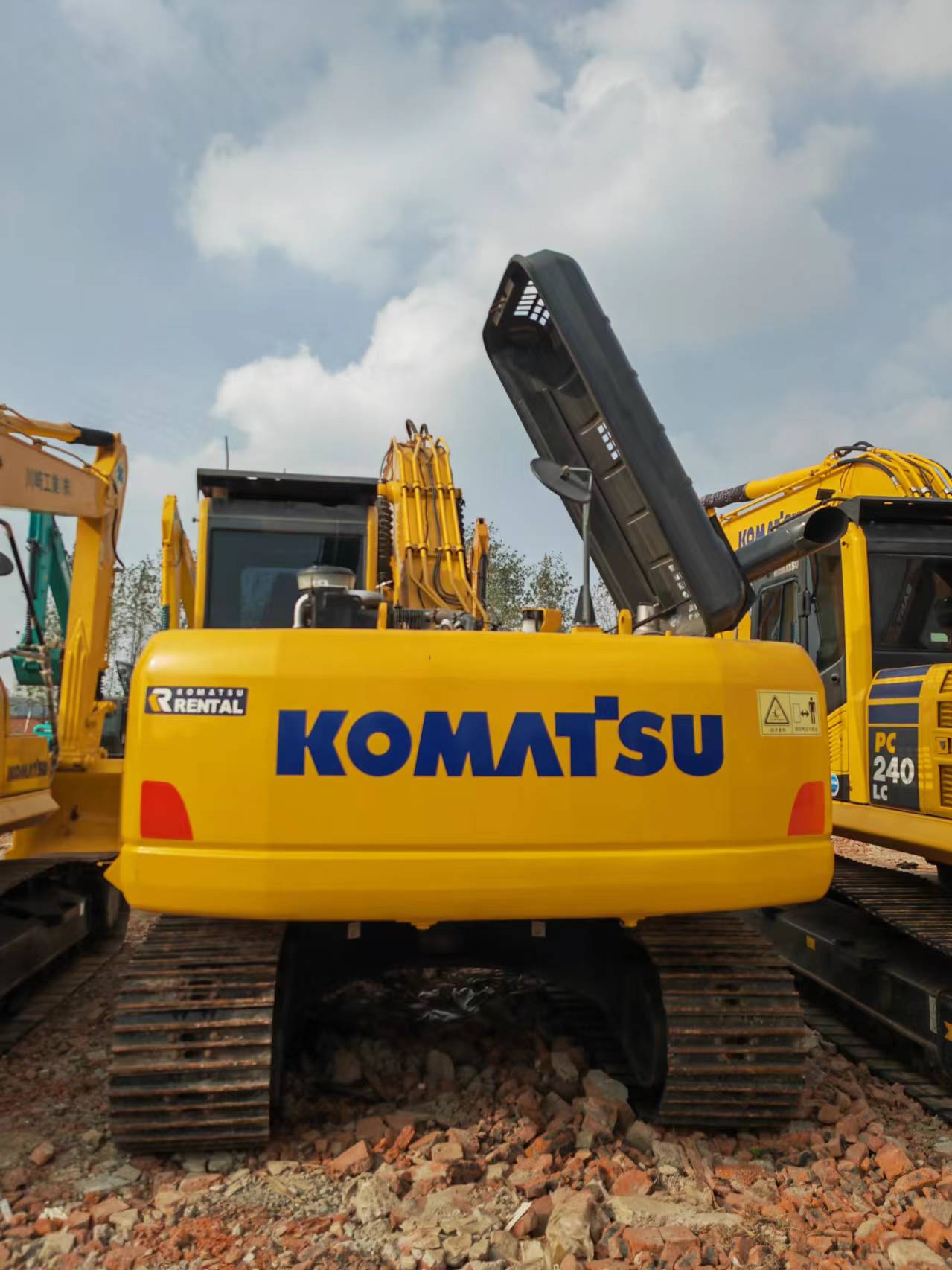 Crawler excavator KOMATSU PC200: picture 5