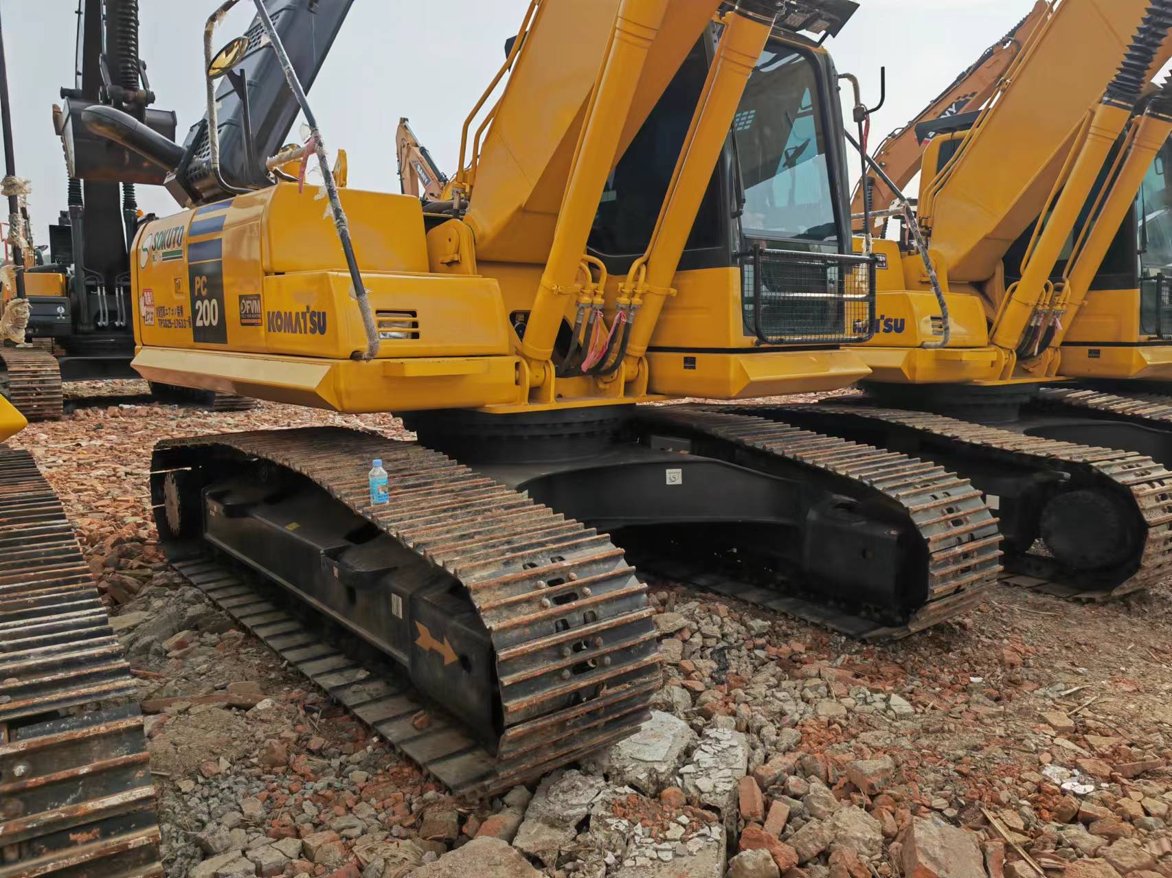 Crawler excavator KOMATSU PC200: picture 3