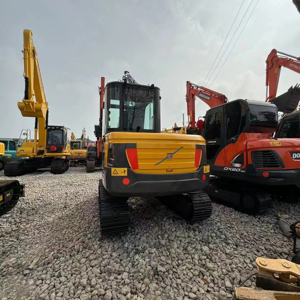 Mini excavator VOLVO EC60: picture 2