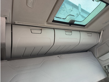 Cab and interior FORD