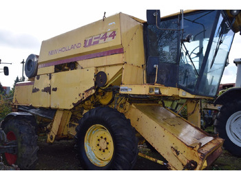 Combine harvester NEW HOLLAND
