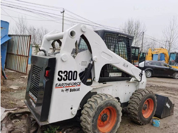 Skid steer loader Bobcat S300: picture 4