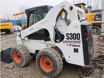 Skid steer loader Bobcat S300: picture 3