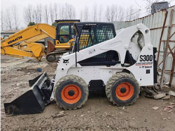 Skid steer loader Bobcat S300: picture 5