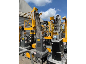 Vertical mast lift JLG