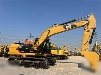 Crawler excavator CATERPILLAR 320D: picture 2