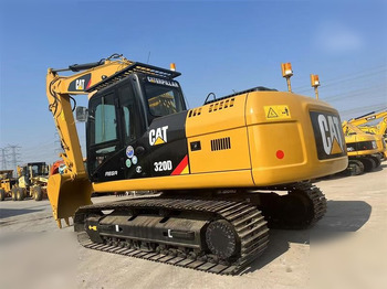 Crawler excavator CATERPILLAR 320D: picture 3