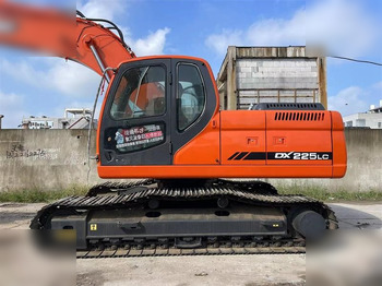 Crawler excavator DOOSAN DX225 LC: picture 5