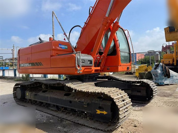 Crawler excavator DOOSAN DX225 LC: picture 2