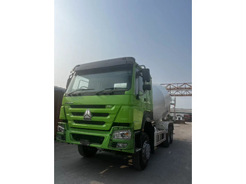 Concrete mixer truck SINOTRUK HOWO