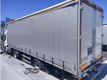 Curtainsider semi-trailer