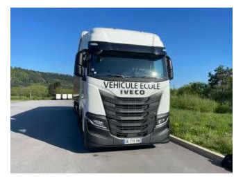 Tractor truck IVECO S-WAY