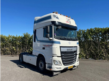 Tractor truck DAF XF 460