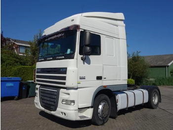 Tractor truck DAF XF 105 460
