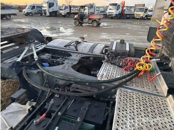 Tractor truck 2009 DAF CF85.460 4x2 S/A Sleeper Truck Tractor: picture 5 Tractor truck 2009 DAF CF85.460 4x2 S/A Sleeper Truck Tractor: picture 5