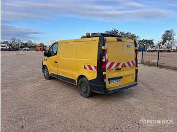 Commercial truck 2015 Renault Trafic DCI 115 Vehicule Utilitaire Cargo Van: picture 2 Commercial truck 2015 Renault Trafic DCI 115 Vehicule Utilitaire Cargo Van: picture 2