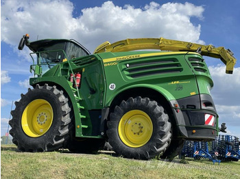 Forage harvester John Deere 8400: picture 2