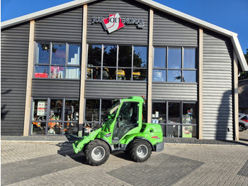 Compact loader AVANT