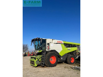 Combine harvester CLAAS Lexion